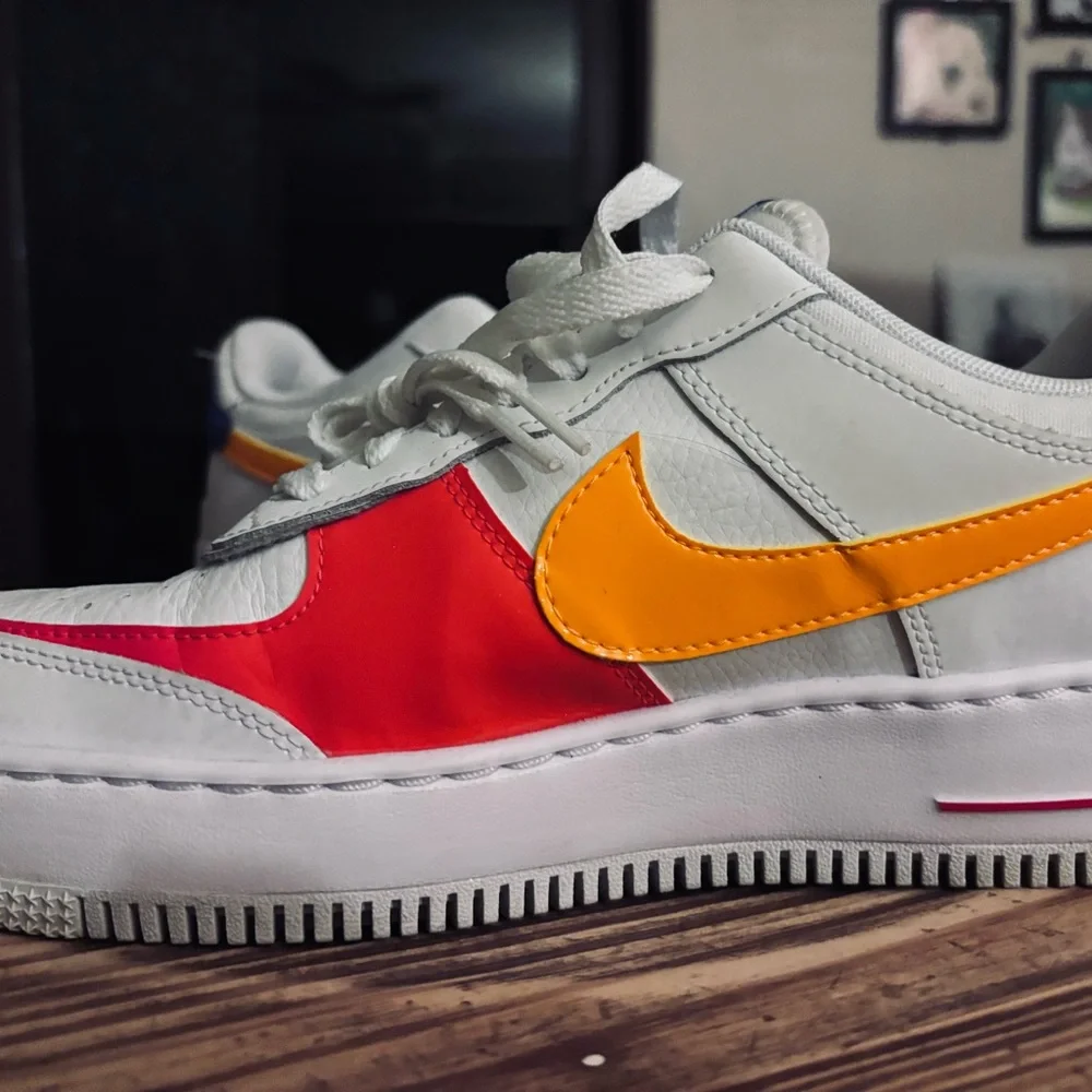 💋Nike Air Force 1 Shadow 8.5 W Retro Shoes Sneaker White Orange DZ1847-100💋 - Picture 2 of 8
